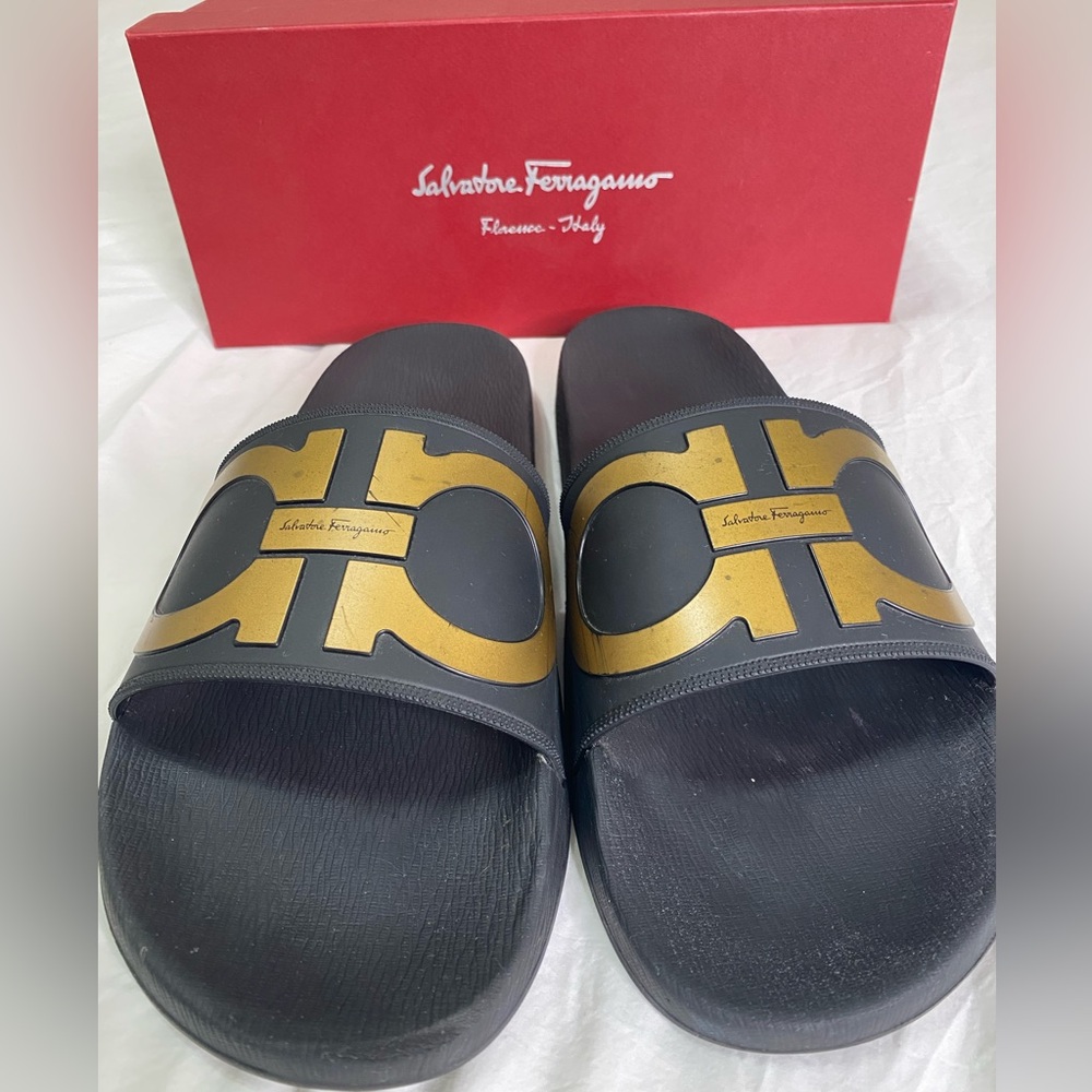 Salvatore ferragamo rubber slides sandals black gold logo men’s 14